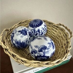 Blue and White Decorative Ceramic Balls